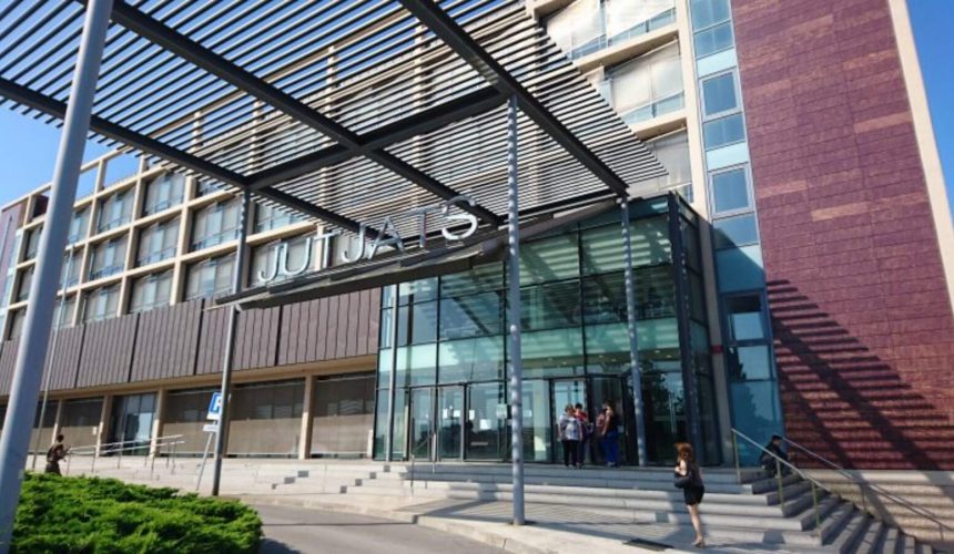 Sis mesos de presó per exercir de podòloga a Terrassa sense titulació